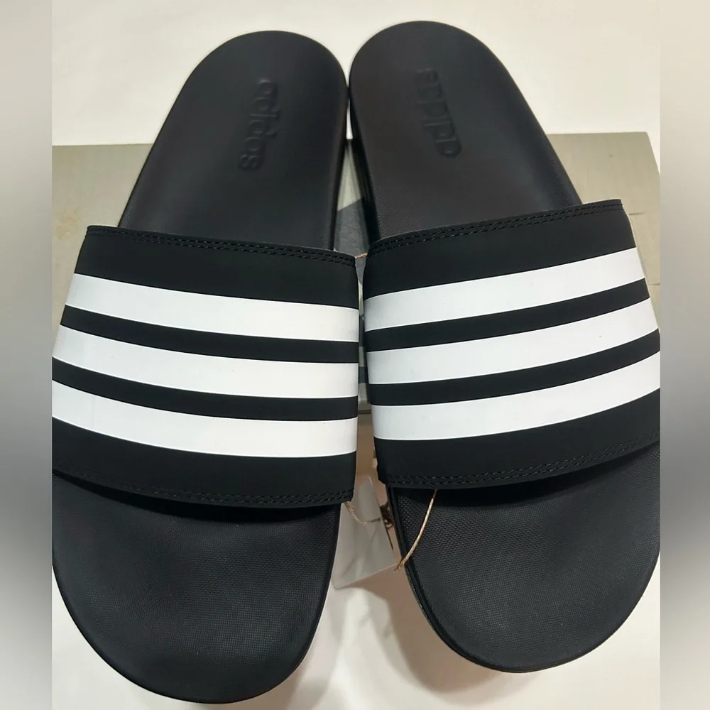 Adidas Adilette Comfort Slides Unisex 11/12 NIB - Picture 2 of 4